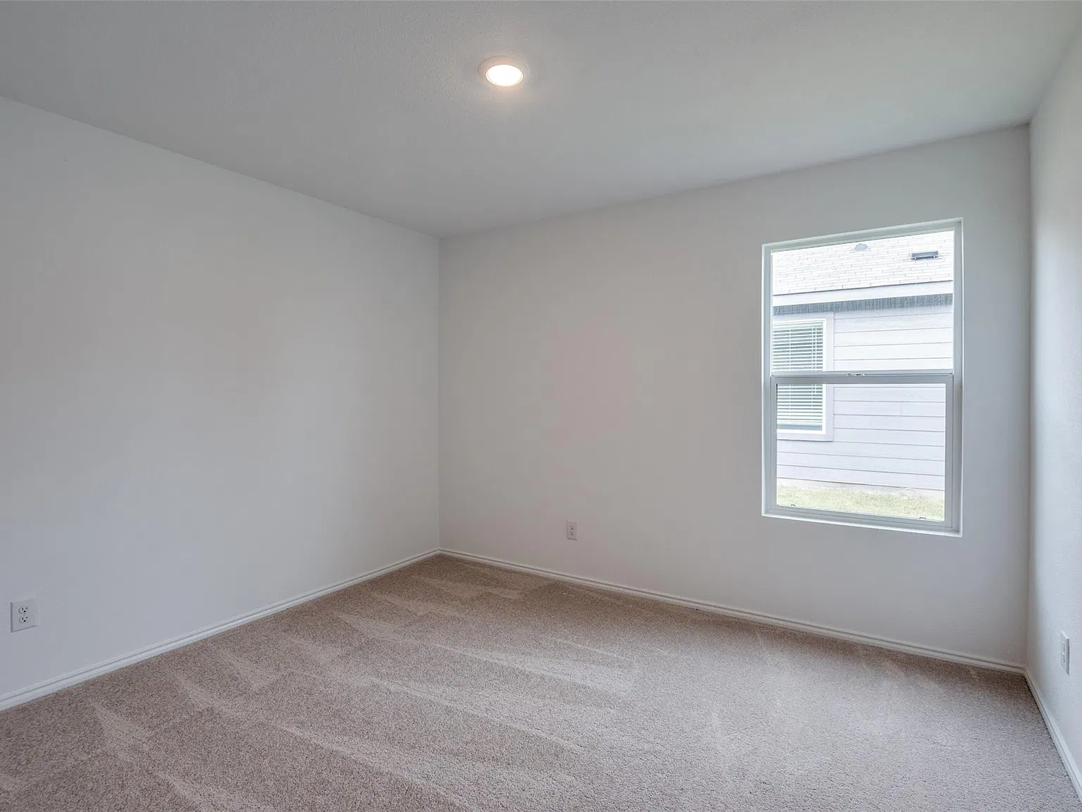 4 bed, 1667 sqft, $3,000 — Photo 1