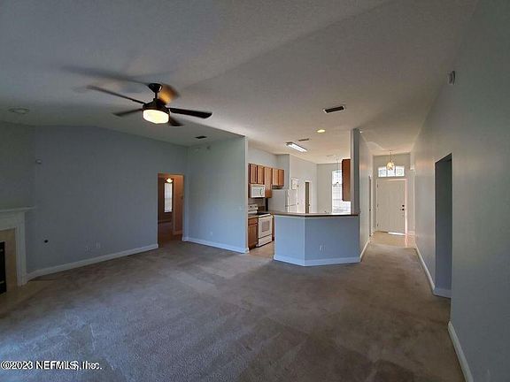 3rd image of 1447 Barrington Cir