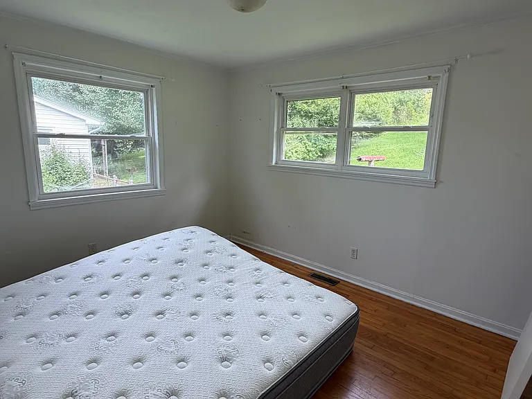 805 Brown Ave — Photo 6