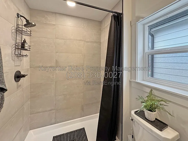 3526 W Anderson St — Photo 11