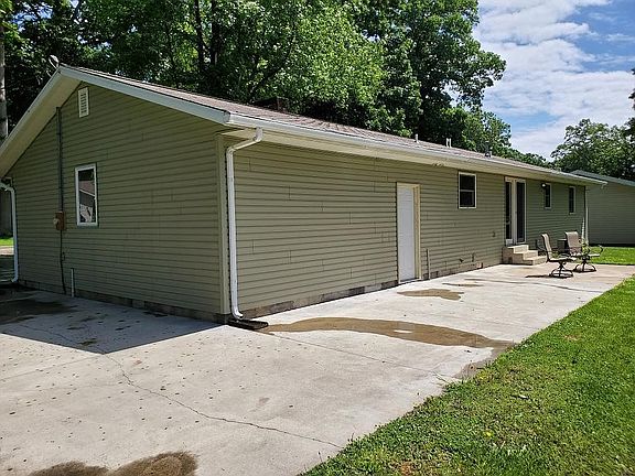 3rd image of 18145 E 1540th Ave