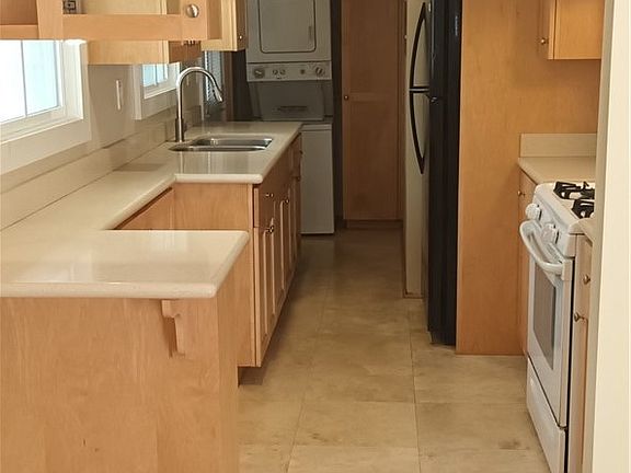 2nd image of 1515 1/2 E Ocean Blvd