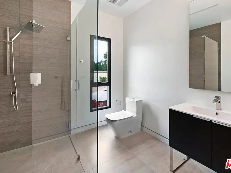 610 N Stanley Ave — Photo 33