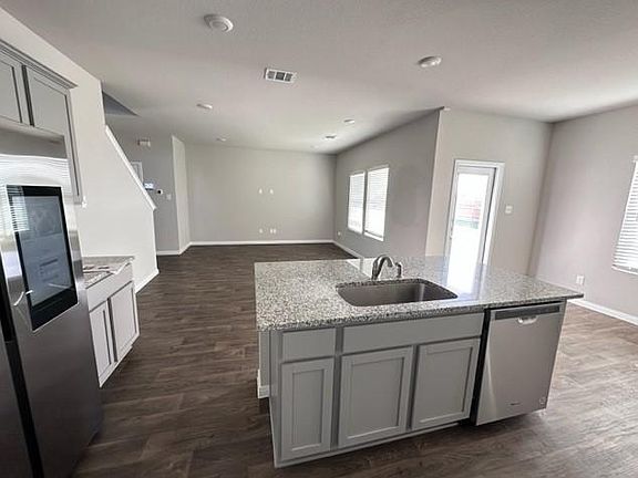 5th image of 216 Fall Aster Dr