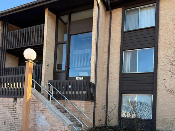 6177 Knollwood Rd APT 101, Willowbrook, IL 60527