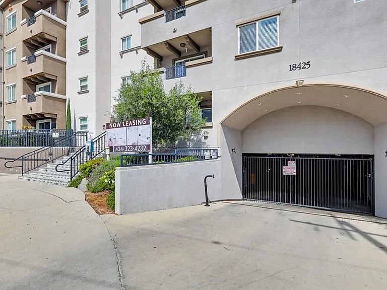 18425 Malden St #401 — Photo 17