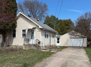 412 W 19th Ave, Oshkosh, WI 54902