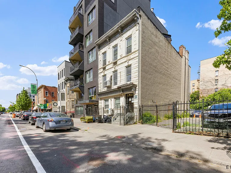 735 Rogers Ave #2L — Photo 17