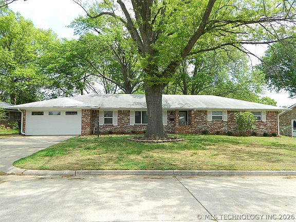 3rd image of 1416 Lariat Dr