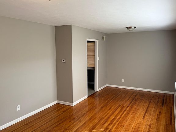 2nd image of 818 White Clover Ln