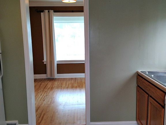 5th image of 737 Woodward Ave