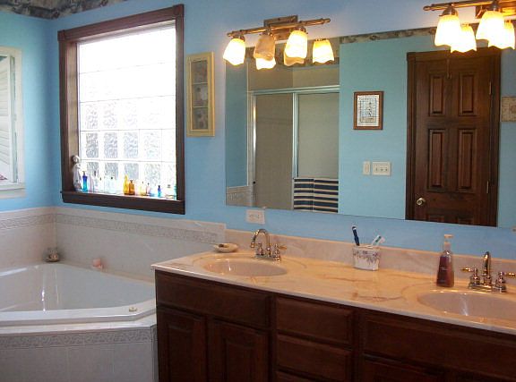 4th image of 285 Carrie Ln