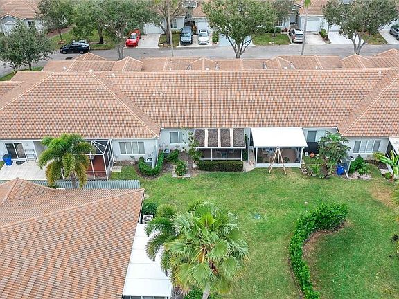 4th image of 1022 SW 42nd Terrace #0