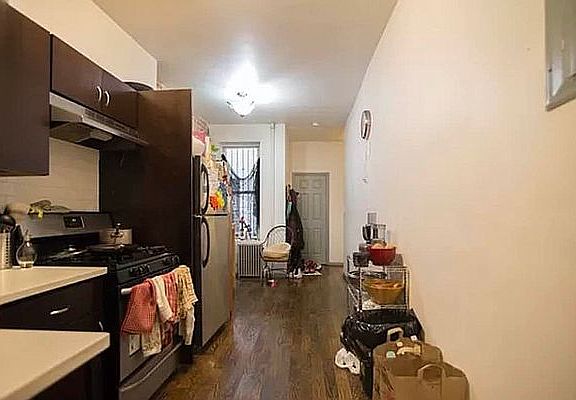 4th image of 475 Chauncey St APT 3L