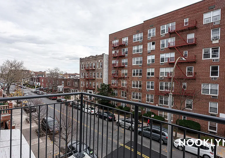 210 Parkville Ave #1B — Photo 32