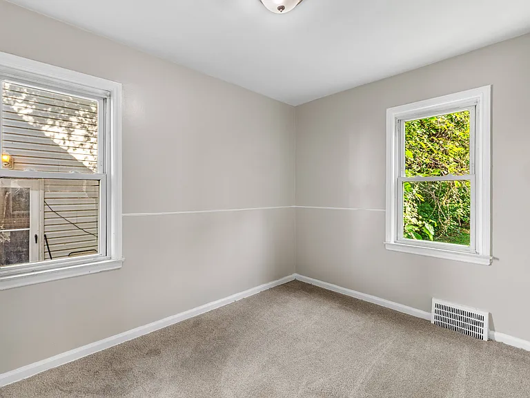 25477 Hopkins St — Photo 18