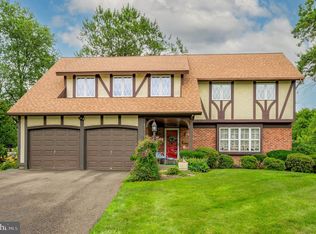 816 Boxwood Cir, Warminster, PA
