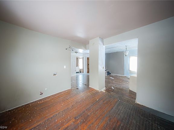 3rd image of 14609 Shaw Ave