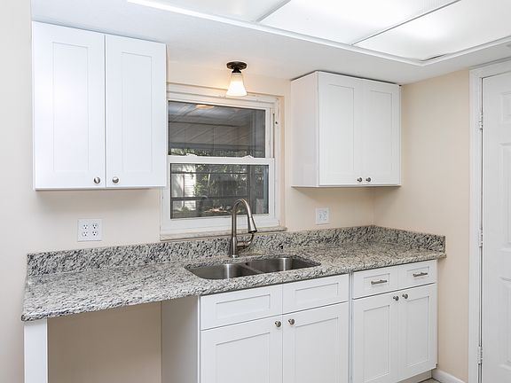 3rd image of 6001 SE 119th Pl