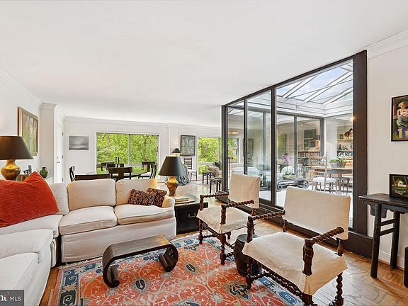 3rd image of 4100 Cathedral Ave NW #Penthouse 17