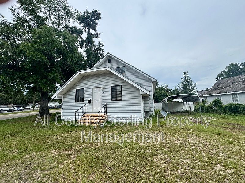 1st image of 299 SE Lehigh Ln