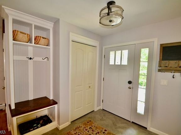 4th image of 34 Dogwood Dr