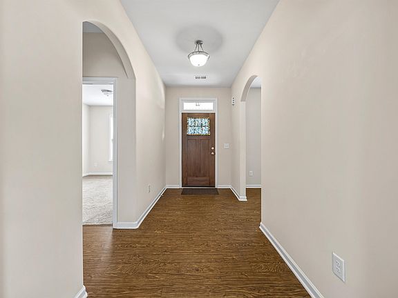 3rd image of 615 Mica Ln