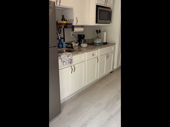 fully furnished kitchen and full size refrigerator