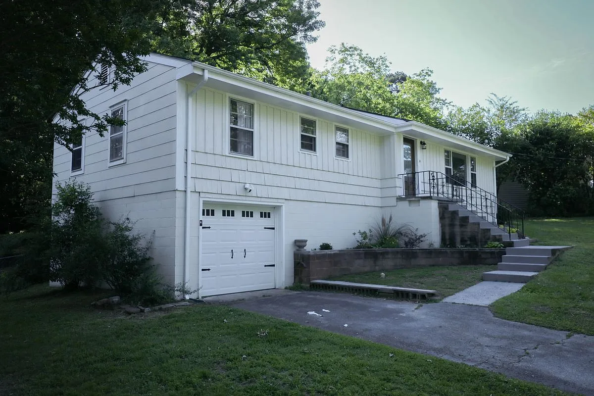 4 bed, 2.0 bath, 1562 sqft, $2,250 — Photo 1