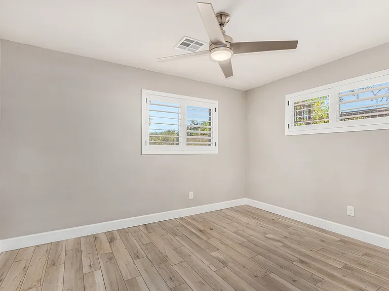 429 W Flower St — Photo 20