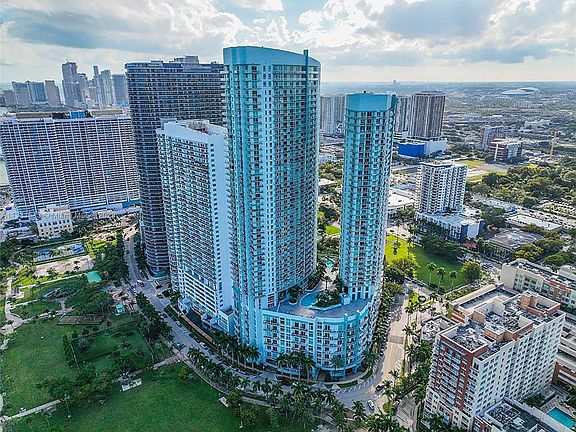 3rd image of 1900 N Bayshore Dr APT 3502