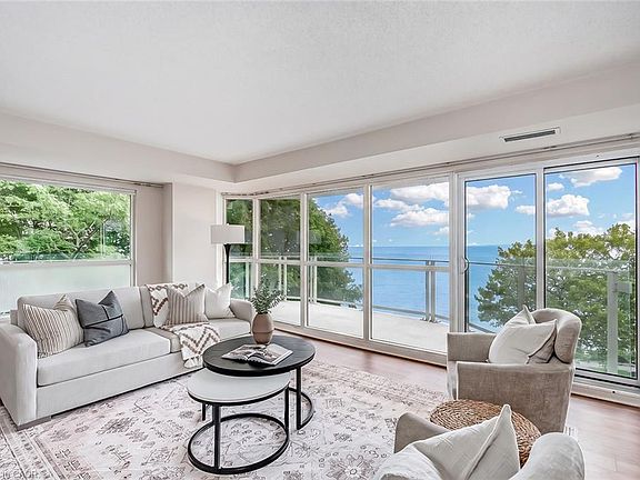 4th image of 2190 Lakeshore Rd #304