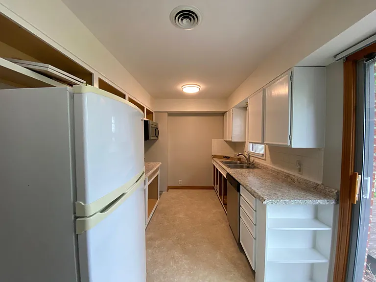6127 E Rockwood Rd — Photo 24