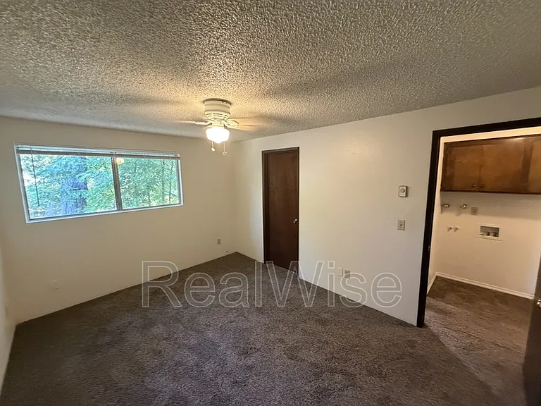 1223 NW Highland Ave #B — Photo 17