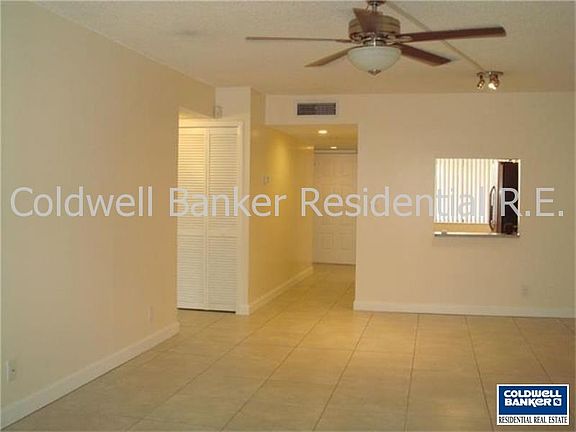 3rd image of 155 Lakeview Dr APT 204