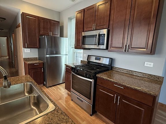 4th image of 4030 S Indiana Ave APT 3