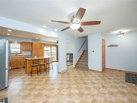 5th image of 304 Tyler St