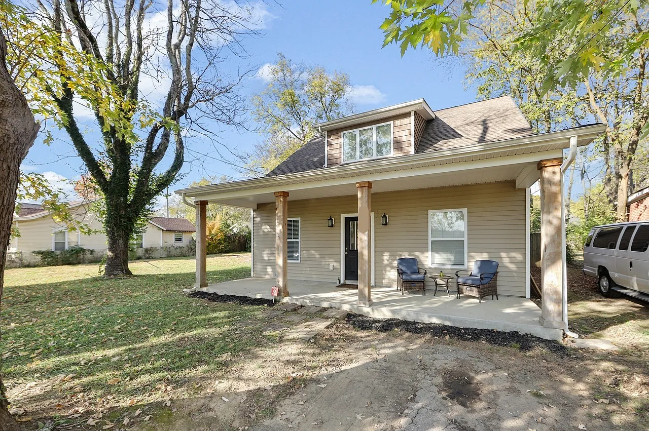 3 bed, 1488 sqft, $2,145 — Photo 1