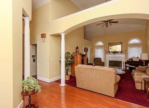 2nd image of 3002 Hillcreek Dr