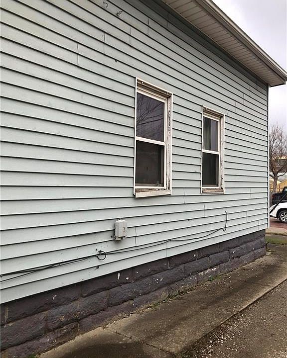 2nd image of 5927 Merrill Ave