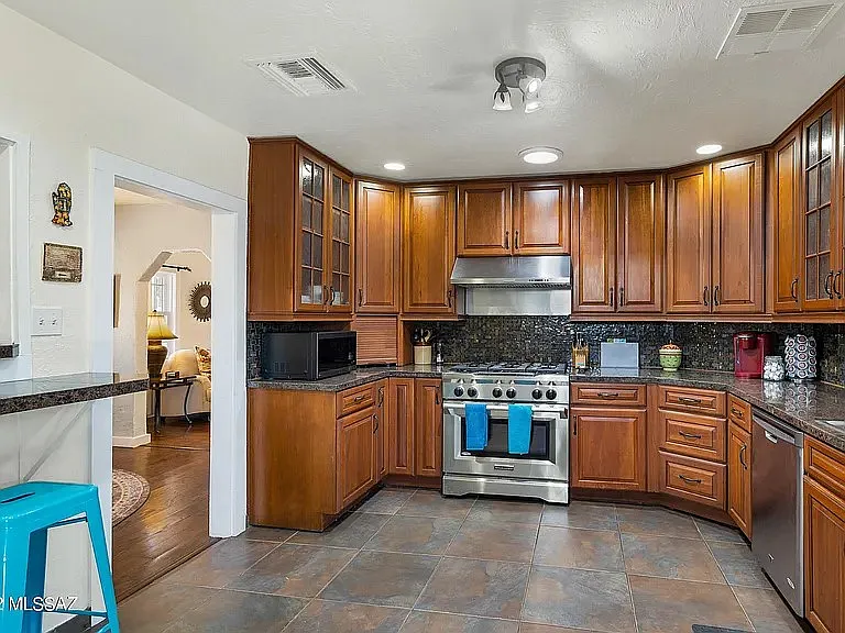 1200 E Edison St — Photo 12
