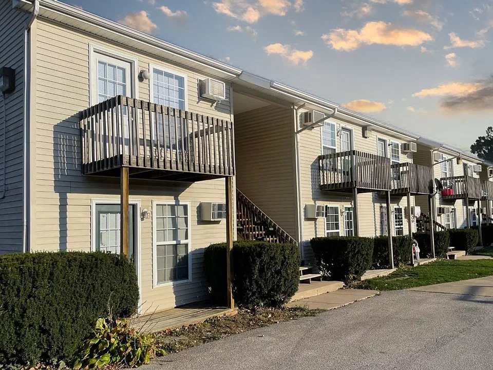 106 W Shelbourne