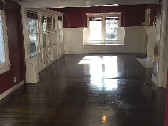 3rd image of 1326 W Court St