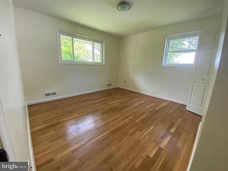 6009 Cheshire Dr — Photo 8