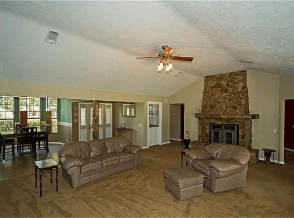 3rd image of 907 Chateau Woods Parkway Dr