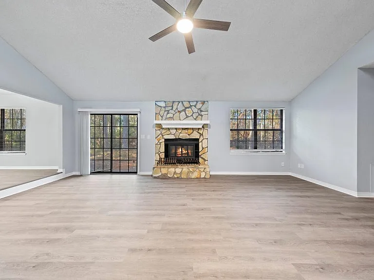 723 Prestwick Dr — Photo 6