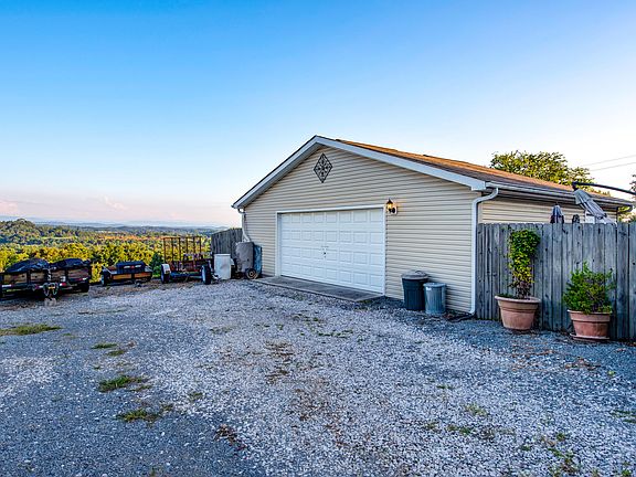 3rd image of 6904 Terry Dr
