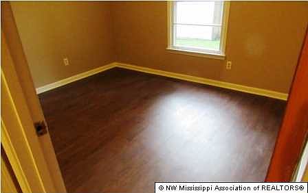4th image of 576 Hillbrook Dr