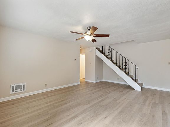 2nd image of 938 Laguna Ave