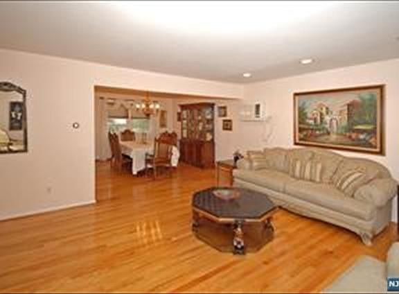 4th image of 42-06 Naugle Dr
